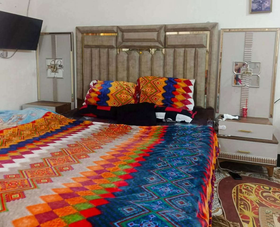 غرفه تركي درجه اولى ٨ قطع بس بيه ضرر جراره والكنتور شريط ما ارضيه صيانته ب ٥٠ الف سعره ٧٥٠ وبيها مجال 
*********** 
***********
