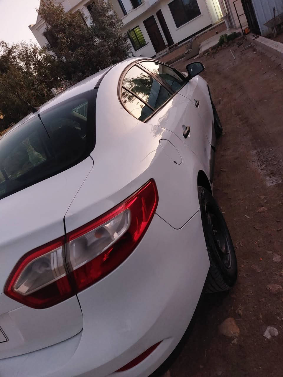 رينو فلونس موديل ٢٠١٢ بغداد سياره باسمي سنويه ل٢٨ مكفوله بيهه دحجات بسيطه وبارد قليل دعاميه جديده محرك قبق الاصفر المرغوب سعر عل خاص واتساب ***********
