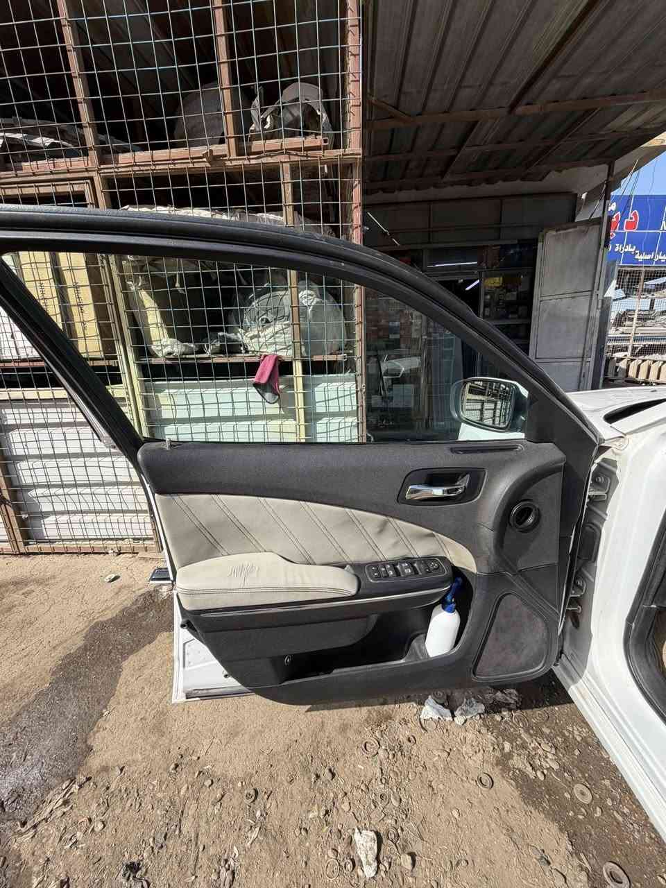 للبيع فقط
جارجر 2011 
السيارة بسمي تحويل ثاني يوم 
صبغ صفحة بيها مو حادث فقط صبغ 
مكينه وكير نظيفات الكير واكسل مبدل مال جاوجر 2016 يعني نظيف 
الكير يجي طيارة مو قبضة
موصفات عادية 
شاشة نص
تشغيل عن بعد 
جاهزة ع اخر حبة 
مكاني بغداد البلديات 
*********** الهاتف 
رقمها ديالى باسمي تحويل مباشر
