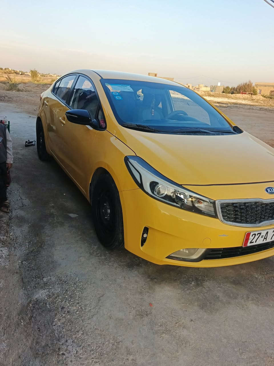 سلام عليكم سيراتو البيع موديل 2017بيه طخه جوه قبق البانزين والباقي مكفول كير ومكينه وتخم تاير وحداديه مكفول رقم جديد ذيقار ***********
