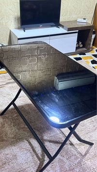 ميز طعام • حديد • بدون كراسي