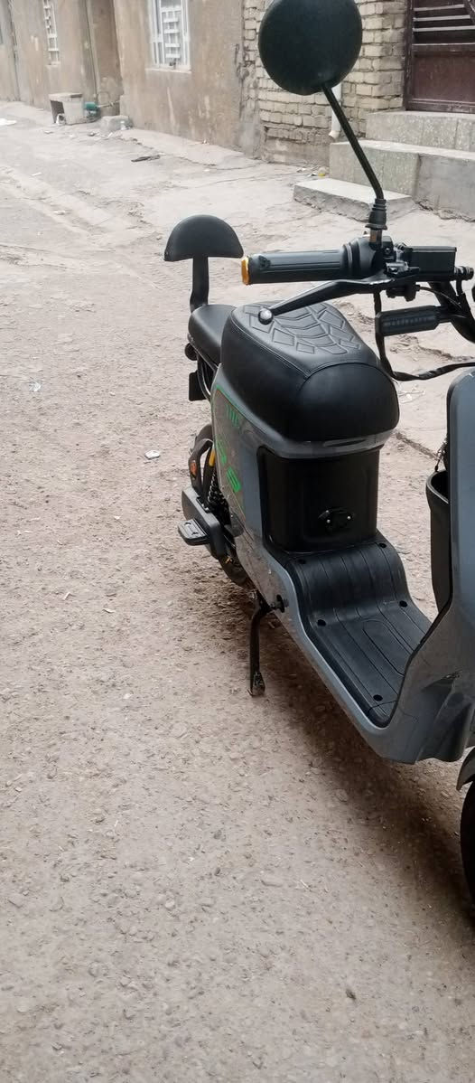 السلام عليكم للبيع دراجه شحن نوعية ار 9 شركت ونلي وبطاريات ونلي 5كبار جديده بعدها الدراجه استخدام سبوعين بعدها ماماشيه بس980 كيلو  حيل نضيفه دبل اشاره ولايت زنون عالي ناصي هورن اشاير يمنه يسره  اربع نمر نضام البارك والرجوع للخلف سرعه 110 مكاني بغداد جديده سعر 475 وبيها مجال ***********واتساب.
