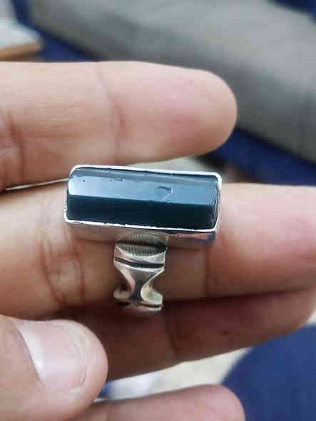 يماني كصبه قديمه  خضره جامده صياغه يدويه ثقيله 
قياس الخاتم 24
***********
السعر خاص 
وبخدمتكم
