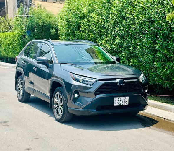 السلام عليكم 
تيوتا راف فور برميوم هايبرد 
موديل 2024 
ماشيه 23 الف 
رقم بغداد بأسمي 
ضرر السياره موضح بالصور ربع دعاميه اماميه و شويه بارد بالبدايه مال بنيد فقط ايرباك استيرن فقط 

مواصفات السياره فول مال برميوم بصمه و فتحه و كراسي جلد و تدفئه و كرسي كهرباء و جنطه كهرباء و باقي المواصفات المعروفه 
السعر 260 ورقه و بيها مجال بسيط 
مكان السيارة بغداد حي الخضراء 
رقمي ***********
