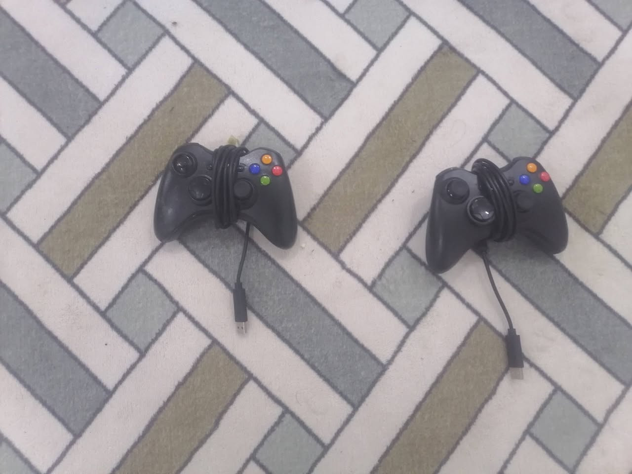 سلام علـيكم
Xbox 360 للبيع كاملة ملحقاته 
العاب   جي تي اي فايف وجي تي اي سان اندرياس بيس 2018وبيس، 2013 وفيفة 2018 وباتمان والعاب هواي 
السعر 100  الف وبي مجال


**إذا كنت صاحب هذا الإعلان وتريد حذفه لأي سبب، رجاءا أرسل رسالة إلى الدعم الفني**