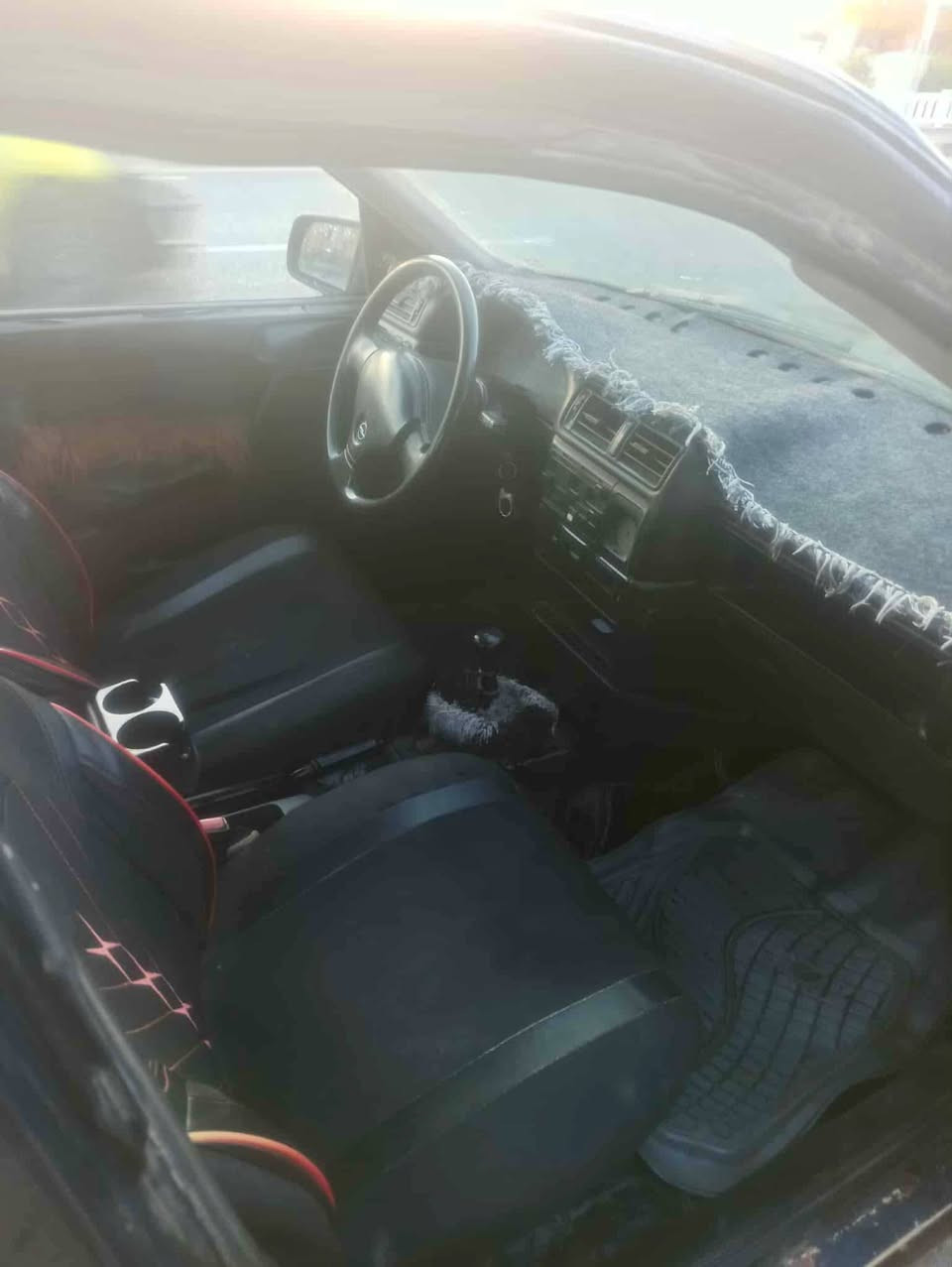 السلام عليكم 
فكترا حجم 20
موديل 91
رقم وسنويه جديد سنويه لل 2030
سيارة بدون ضرر وبدون صبغ فقط دوائر ودوسات 
مكينة وكير بشرط 
طخم تاير جديد 
سيارة جاهزه وحلوه 
السعر 32 وبيها مجال للطيبين 
رقم الهاتف/***********
