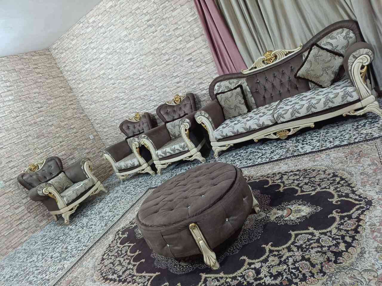 للبيع السعر ٦٠٠  عشر مقاعد والطبله
***********
