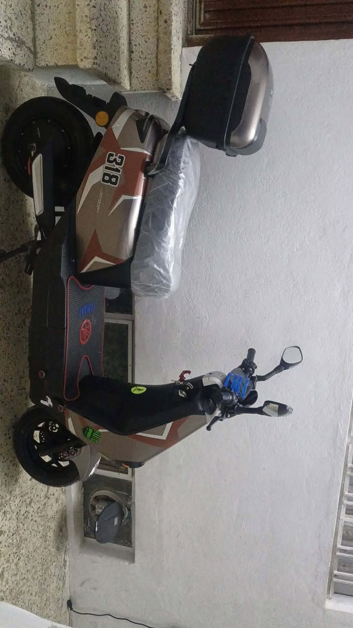 مطور شحن 318
لايت زينون عالي ناصي 

سرعه 99 

شحنه وحده تمشيك 60 كيلو

نظام رجوع R

بطاريات  6 دبل شرط ال فحص 

ملف ٢٠٠٠

مانع انزلاق 

حساس بريك 

تشغيل عن بعد 

تشغيل  دبل إشاره 

مواصفاته معروفه 

عنوان موصل الايمن.  ه‍.   ‍***********
