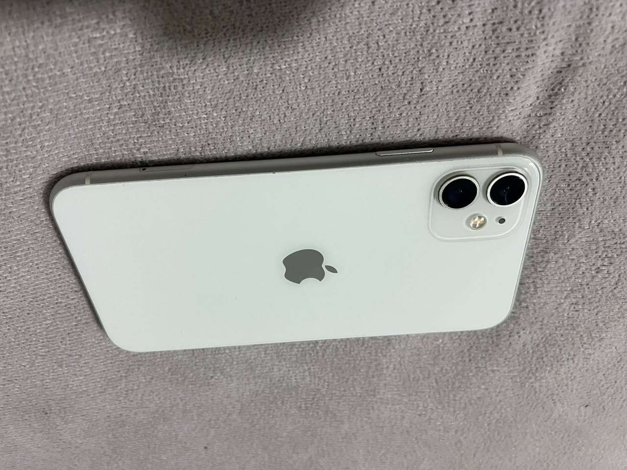 ايفون 11 عربي شرق اوسط بطاريه 74 ذاكره 64 تليفون مكفول زلغ مابي يوجد توصيل لكل العراق نضافه 100/100 السعر 275 وبي مجال عنواني بغداد بلديات الاستفسار ***********
