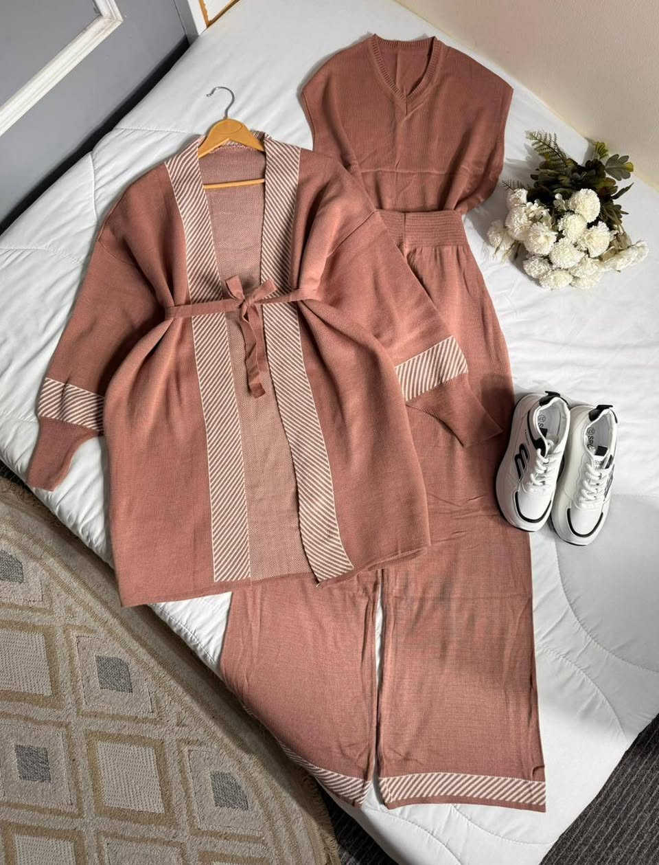 🧶🧶نوع الخامة   اللنن❤️
السعر. 25 )

المقاسات   38🌹40🌹42🌹44


**إذا كنت صاحب هذا الإعلان وتريد حذفه لأي سبب، رجاءا أرسل رسالة إلى الدعم الفني**