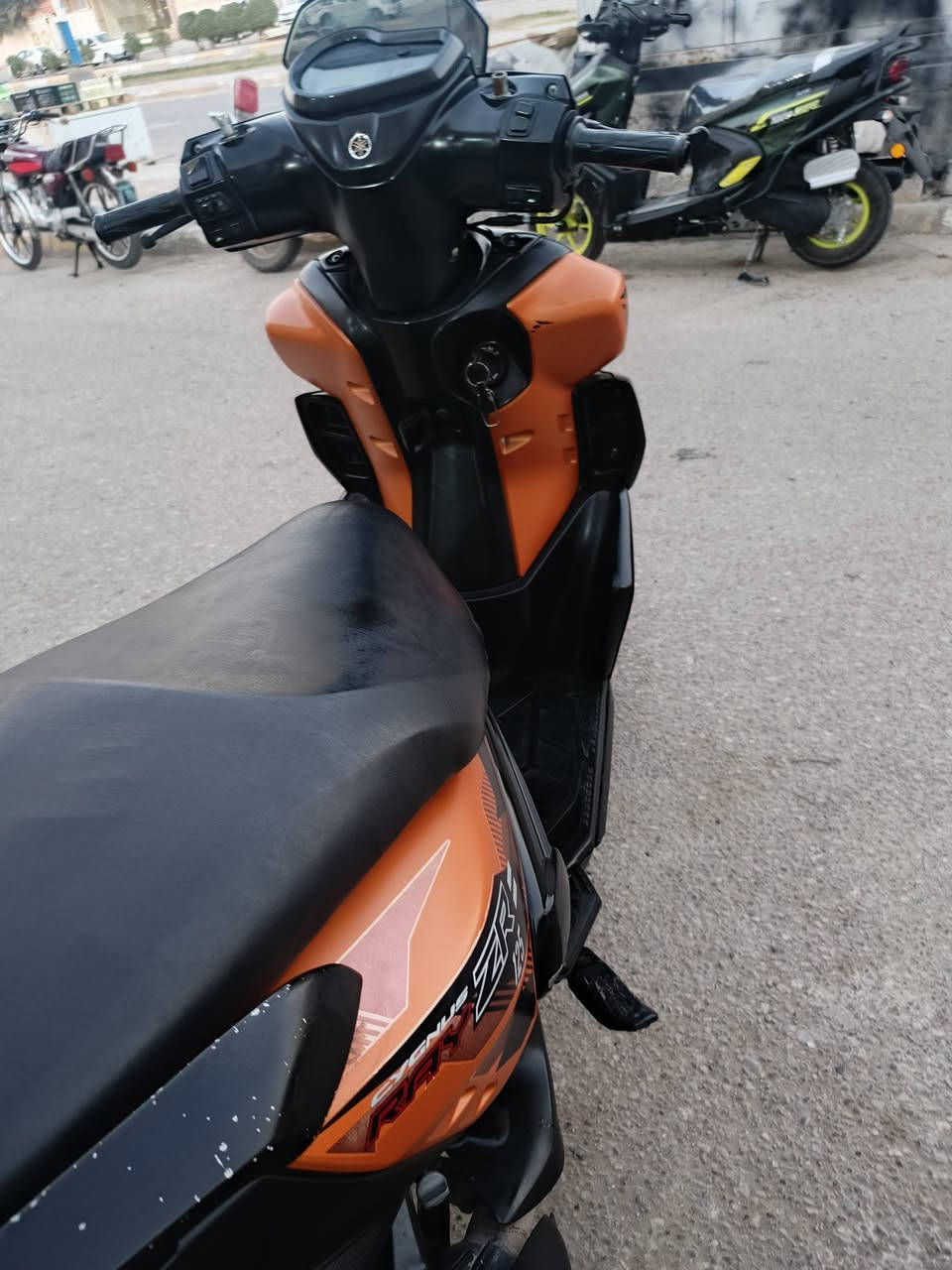 للبيع ZR22 سعر 1750 ***********. . 
نسختين سويج 
ستاند كهربائي 
مكاتبة فقط. بدون اوراق .
