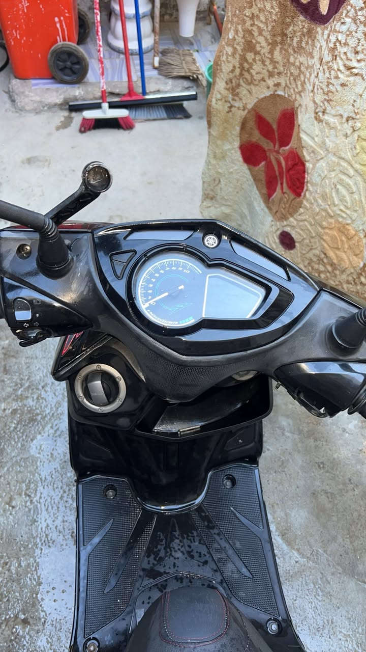 سلام عليكم سكنس لد للبيع جديده الدراجه خير من الله مكفوله كفاله عامه  دراجه ياباني وليس كوري ياباني قبق نفخ استان حساس العداد اكتروني بيه شخوط بسيطه موضحه بلصوره
السعر 1350
مكان بصره نواب ضباط 
غير متواجد علفيس 
رقم الهاتف ***********
