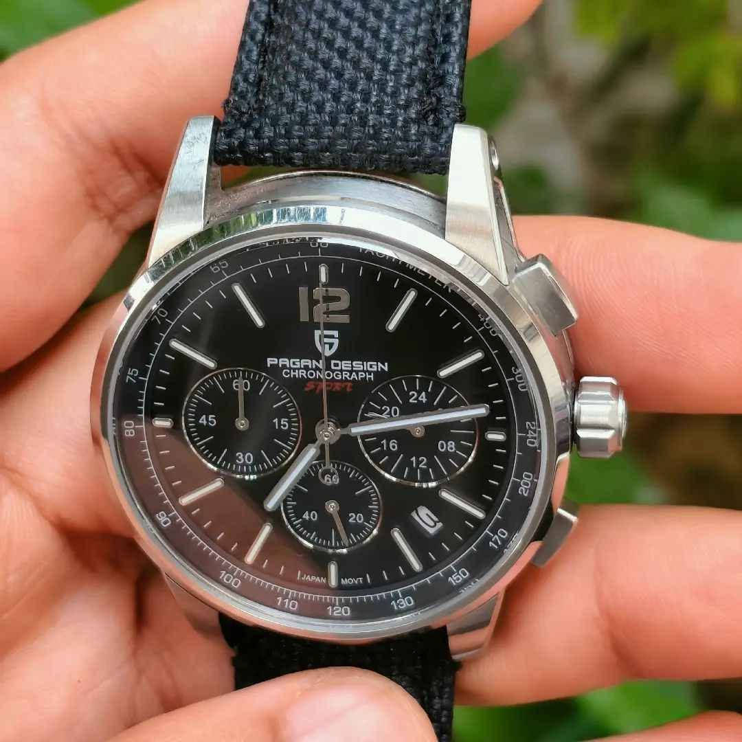 ساعة باكاني دزاين اصلية Pagani Design PD-YS008  
(الصور خاصة بالساعة نفسها)
(الساعة بدون ملحقات جتني بس جديدة غير مستعملة)
بتصميم كرونوغراف رياضي ومينا أسود 

الماكنة تعمل بماكنة كوارتز يابانية من نوع Seiko VK63 قوية جداً.

 تأتي بقطر 41 ملم، زجاج ياقوتي مقاوم للخدش، وهيكل من الفولاذ المقاوم للصدأ، وسير قماش اصلي ممزوج بجلد  

 مقاومة للماء حتى عمق 100 متر (10) بار)

 وتحتوي على وظائف كرونوغراف 

متوفر توصيل لكل العراق 🇮🇶
#ساعات #ساعات_رجاليه #ساعة #ساعة_رجالية #بغداد بغداد, العراق


**إذا كنت صاحب هذا الإعلان وتريد حذفه لأي سبب، رجاءا أرسل رسالة إلى الدعم الفني**
