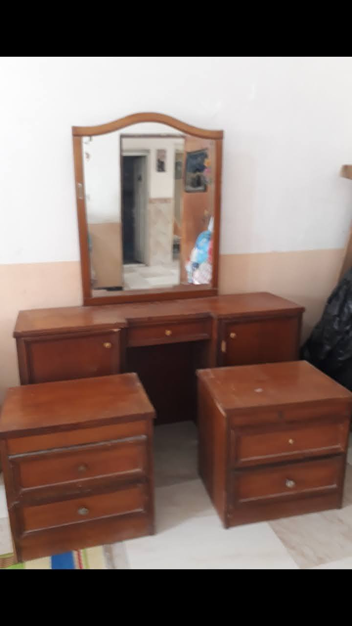 السلام عليكم
غرفة نوم للبيع خمس بيبان بالفيروزيه
قرب جسر خالد
ت***********
