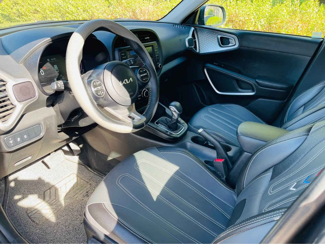 #السلام_عليكم 
#للبيع 🚘

- كيا سول  2023 ( kia soul )
- رقم اربيل 
- مكينه  2000 DOSH
- ماشيه 41 الف حقيقي
- السعر 139
- اللون نفطي
المواصفات :-  

* شاشه  حجم الكبير + كامرة 
* تحديد مسار + قياده ذاتيه 
* رادار امامي + خلفي + جانبي 
* اشاره بالمري 
* 3 وضعيات قياده 
* تحكم  ستيرن 
- حادث السياره جاملغ فقط وحافة البنيد       
- مكان السياره بغداد   
- السيارة مكفولة من ناحية المحرك والكير والايرباك والشاصي واللغد 
- للاستفسار 
- *********** بغداد, العراق

