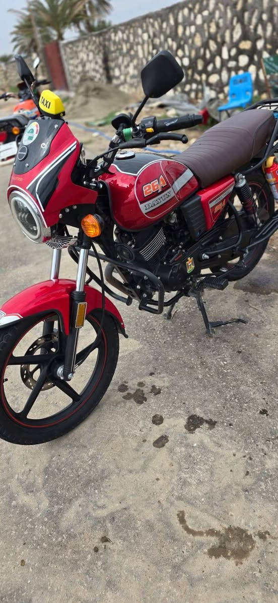 سلام عليكم دراجة ديوان نفخ مكينه 200خمس نجوم باب اول دراجه جديد صارله 3تشهر مكفوله اورق سكنر مكاني بابل ***********2
