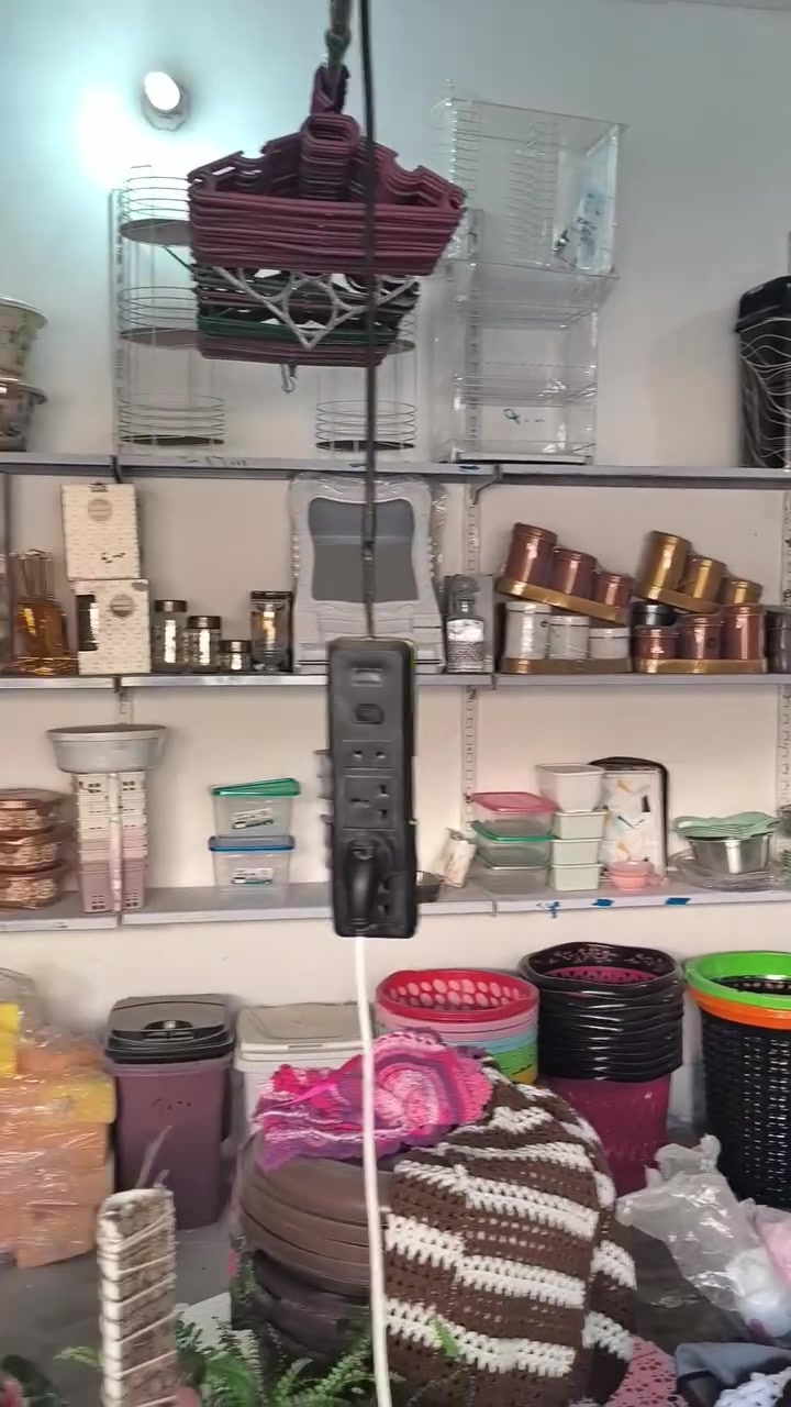 هذا بضاعة محل الي يريد يشتري يتواصل وياي على هذا رقم *********** واتساب
