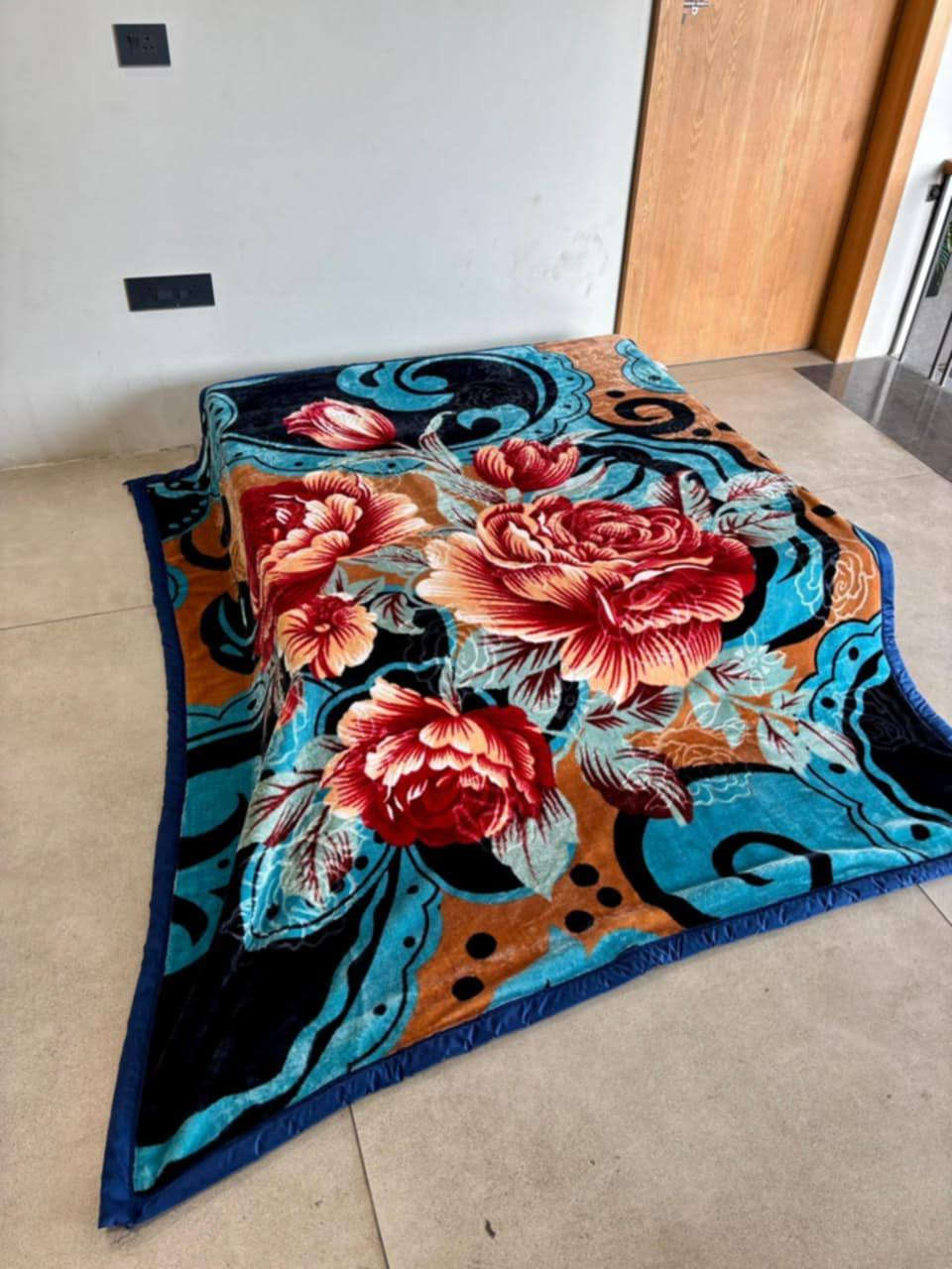 السلام عليكم  توفر لدينا بطانيات جيكلاس نفرين متوفر جميع الألوان الوزن 5 ونص كيلو  لل تواصل عبر الأرقام  الاسيا *********** الكورك ***********
