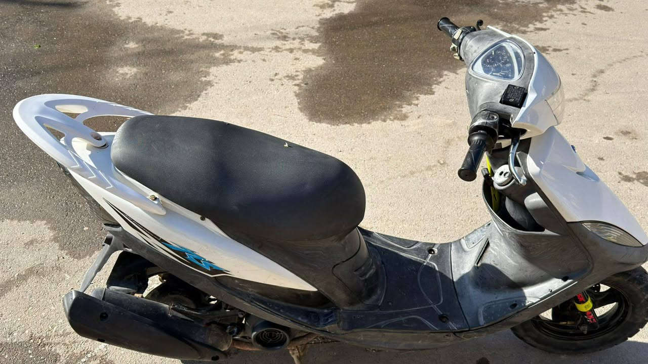 يالله سلام عليكم دراجه ماكس عدله لو ابيض كفرات ختم واحد مكينه  خير منالله الدراجه كلها بلاديه من الطول لطول   بسمي الدراجه وبيها منفيس ومكاتبه رايدها ب850  مكاني الحسينيه قرب شارع ابو سمير رقمي ***********
