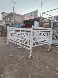 محجر نظيف نظافة ١٠٠ ب ١٠٠ جديد مامستخدق قليل مشدود عل سيارة ٣اشهر فقط ...