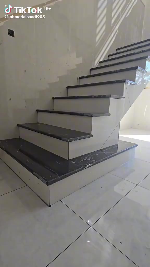 أعمالنا تطبيك سيراميك جدران ارضيه درج كافه انواع السيراميك  الواح
يرجى الاتصال على الرقم التالي ***********
واتساب
