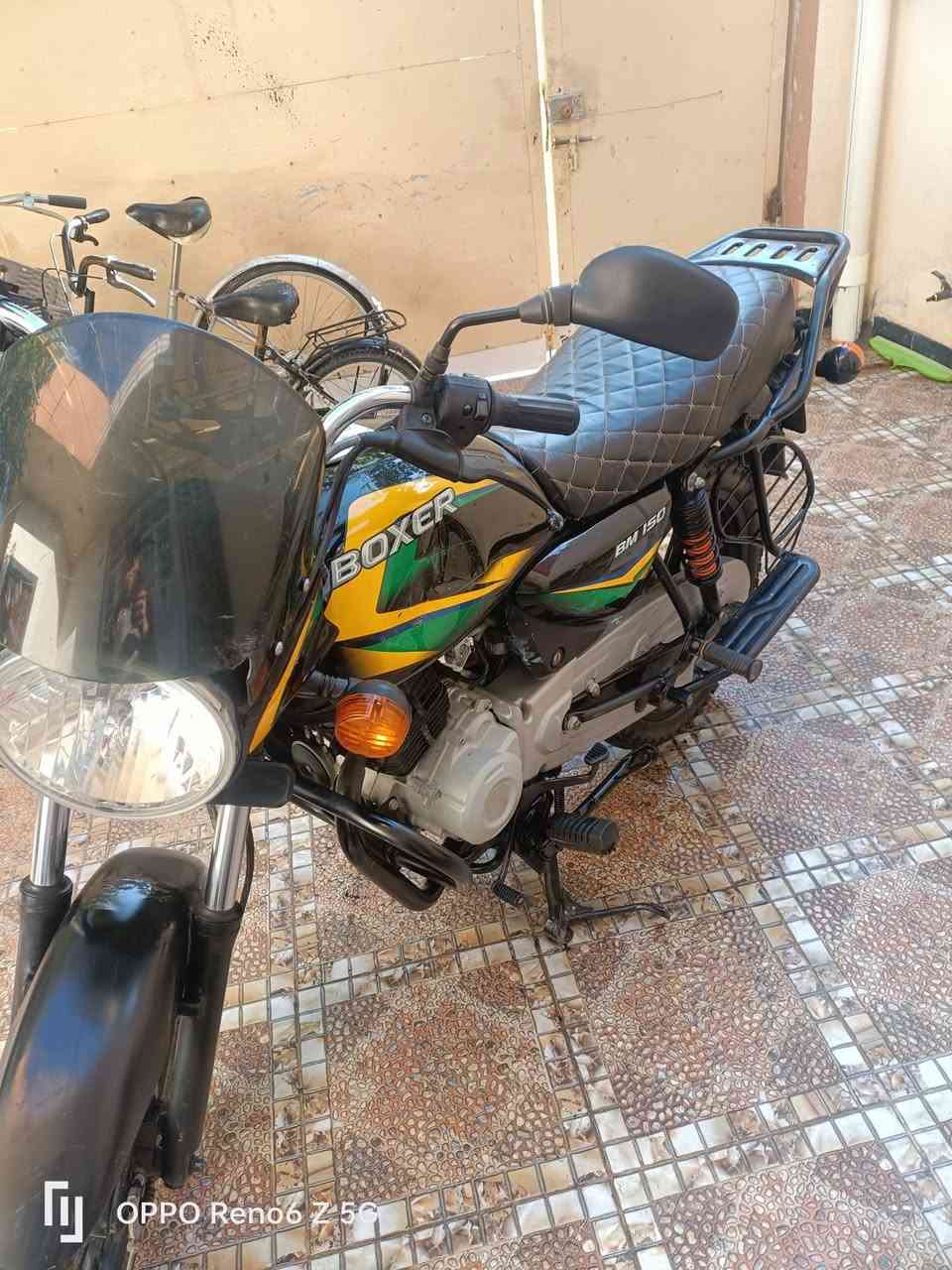 السلام عليكم 
للبيع دراجة بوكسر 2022
السنوية بأسمي
رقم ديالى 
محرك جيد جداً غير مفتوح
للأستفسار رقم واتساب ***********
