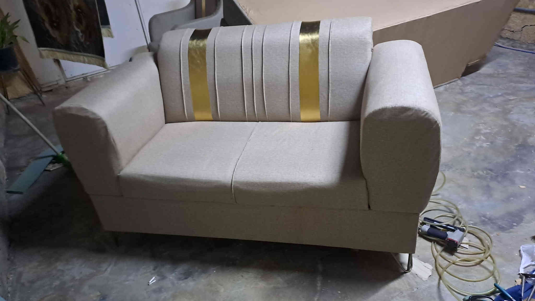 ورشة صلاح الكناني لتصليح و دوشمة وتغيير القماش والإسفنج لجميع انواع التخومة والديوان  نشتغل بجميع انواع الاقمشة حسب اختيار الزبون قماش تركي درجة اولى  وسفنج مميز اول للاستفسار الاتصال على الرقم *********** يوجد واتساب
