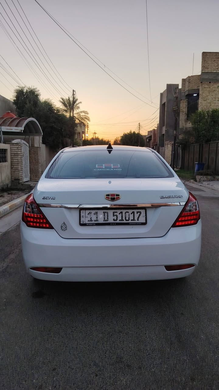 ام كراند C7 موديل 2011 رقم بغداد بسمي السيارة محرك وكير وتبريد وكهربأئيات كلها على وضع الشركة ماشية 121 محرك وكير ممفتوحات سبير وعدة الشركة بيها مكفولة من الضربة القوية فقط بيها رشات صبغ بسيطة أثر شخوط وطخات بسيطة جداََ اني ابيع مصبوغة حتا لا اتعبك ولا اتعبني السعر 58 وبيها مجال شي بسيط للشراي وبالخير عالياخذها ان شاء الله مكاني بغداد الاتصال على ***********
