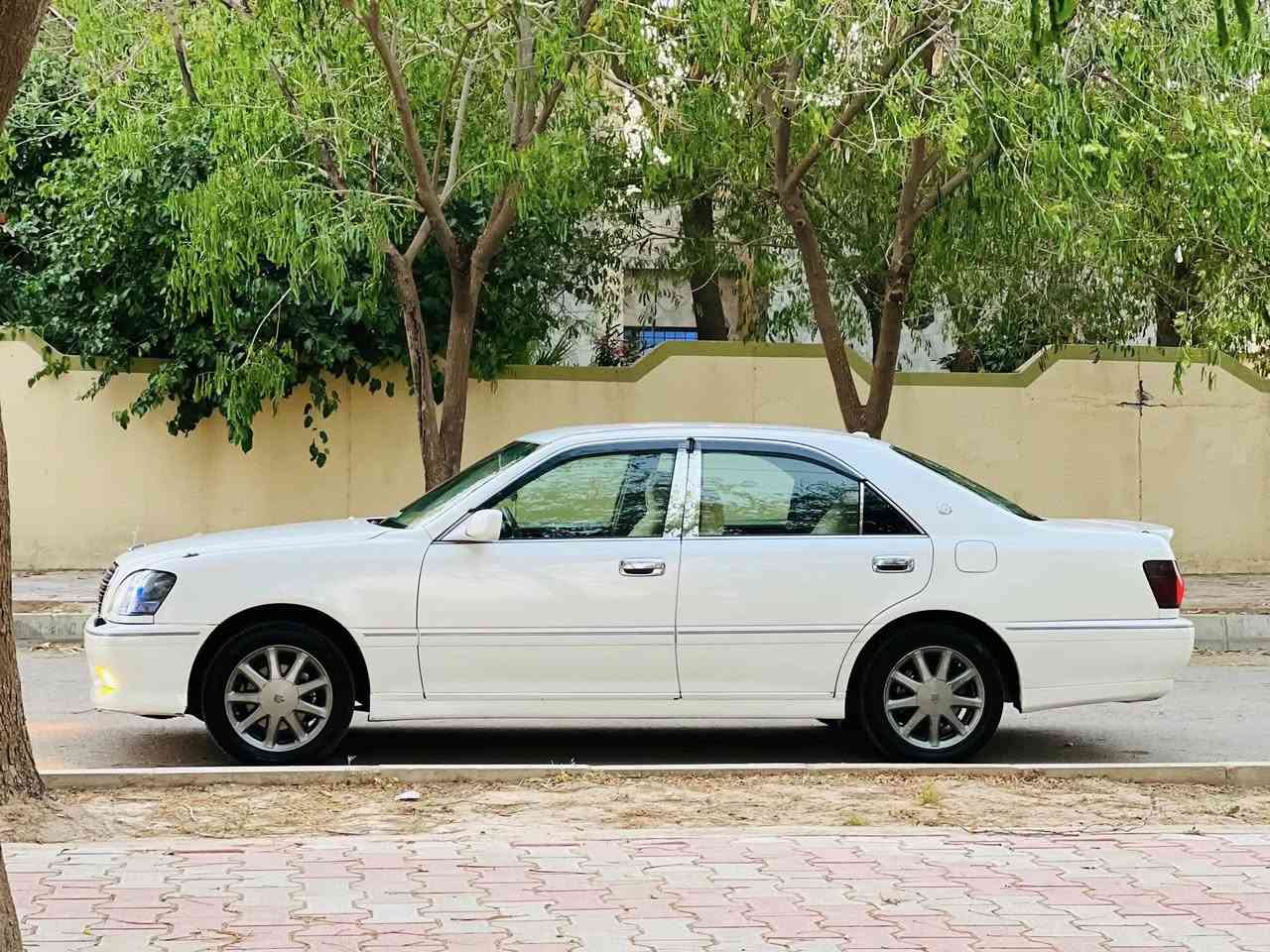 سڵاوی خوا لە هەموو لایە ، هەموو زانیاریە نوسراوە
مەلیکەی ساق ٢٠٠١ مەکینە ڤی ڤی تی ،ناو زەرد دەشپول نەجەف ، دوو دووگمە، گێڕ و مەکینە بێ عەیب ،دوو پارچە بۆیاخی پێوەیە بەبێ دەعم و زەربە و لێدران ، ویل نەجمە ، سعریشی٦٥ گڵاو معامەلە گۆڕینەوەش بە شتێ بەدڵم بێ
شوێن کەلار  ژمارە ***********
