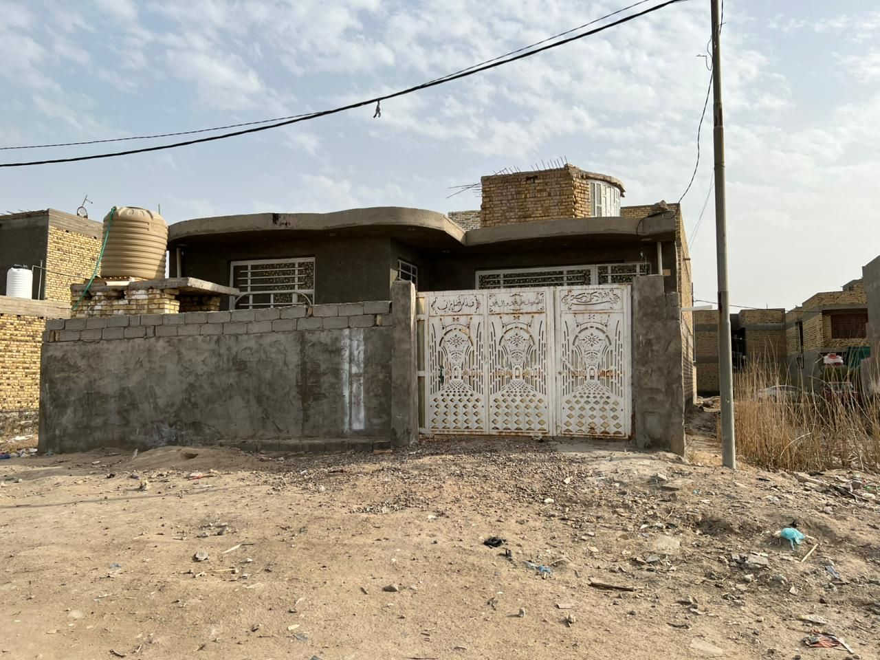 بيت للبيع طابو صرف المساحه 200 متر بشارع مركز شرطه الوردية السعر 155 وبي مجال بسيط مراجعة مكتب ابو نغم للعقارات سيف سعد قرب مستشفى الكفيل للإستفسار ***********
