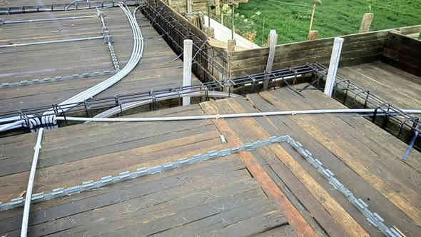 ⚡ كهرباء عامة - فلاح الطائي فلاح⚡  
الحل الأمثل لكل أشكال الكهرباء!  
✅ إنارة حديثة (#LEDبروفايل. #سبوت_لايت .#ديكورات_ذكية)  
✅ تأريض وحماية كهربائية للمنازل  
✅ تركيب فوتوسيل للتحكم التلقائي بالإضاءة  
✅ تمديدات وصيانة كهربائية باحترافية  
✅مد بوري الكامرات والمشاهده
✅مد بوري الطاقه الشمسية 
✅تنصيب بوردات الكهرباء والأنترنيت بالمكان المناسب 
✅تنصيب أماكن السبلت والصاروخيه
- خبرة واسعة في مجال الكهرباء  
- دقة في العمل ومواعيد ثابتة  
- أسعار مناسبة وجودة عالية  
- ضمان على جميع أعمالنا
☎️ *********** -
