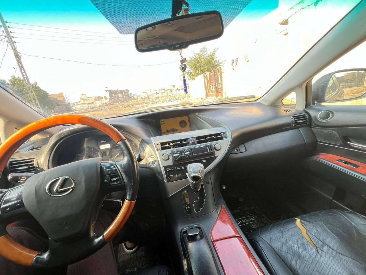 سلام عليكم سياره لكزس للبيع موديل ٢٠١٠ سياره جديده كلش وارد امريكي تبديل جاملغ وبيها مكانات صبغ للجماليه فقط تخم تاير حداديه جديده كهربائيات شغاله تبريد ثلج ❄️ سياره فول مواصفات السياره اخت الزيرو ماشيه١١٨ حقيقي
١.بصمه
٢.كشنات جلد
٣. كشنات كهربائيه
٤.سته سلندر
٥.تشغيل عن بعد
٦.جنطه كهربائيه
٧.تحكم ستيرن
_____________
هاي مواصفات السياره مواصفات حلوه  سياره نضيفه مال جناي سعر ١٣٠ وبيه مجال للشراي مكان ناصريه الغراف رقم شراي يتصل***********
