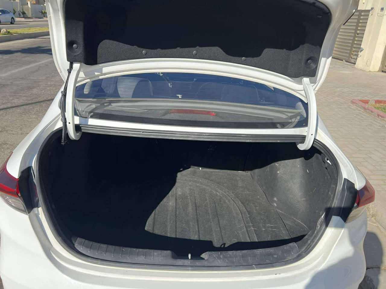 السلام عليكم 💯💯
🚗 للبيع: كي 3 موديل 2024
📍 مكان السياره : بغداد الجديده 
السعر 143 ورقه وبيها مجال حك الجيه
 
✅ رقمها مرتب اربيل وكاله عامه ابسمي ( 99917 )
ماشية: 30 الف كيلومتر
بيها فقط طختين بسيطات وبعدني مامصلحهن على وضعهن كما واضحات بالصوره
مكفوله من الصبغ ومن كلشي عدا الطختين 

فول مواصفات 🚗
بصمه تشغيل
بصمه ابواب 
فتحه سلايد 
حساسات اماميه 
مري شفط 
كشنات جلد 
شاشه نفكيشن 
هند بريك بصمه 
كاميرا خلفية
جنطه بصمه
مكينه 1500 دبل نوزل 
لد امامي خلفي 
لايت ٣ عدسات 
وباقي التفاصيل معروفه 

السيارة جديدة ونظيفة استخدام بيت
للاستفسار اكثر : ***********
***********
