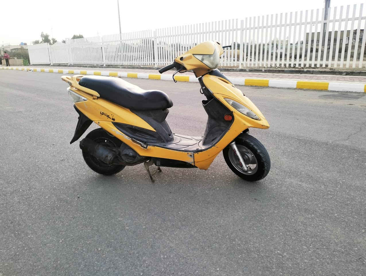 السلام عليكم جي فور للبيع مكينه مفتوحه كهربائيات كله شغاله لايت ناصي عالي رماش بك لايت شغال وي كضه البريك حساس بريك بيه اشاير هورن كله شغال دشبول شغال عداد بانزين وعداد رون بيه قفل ستيرن وقفل جنطه كامله تاير خلفي جديد وباتري جديد ودهن جديد وكلهن شوفت عينك بل صور كامله للاخير سعره 350 وبيه مجال للشراي مكاني ناصريه مركز ***********
