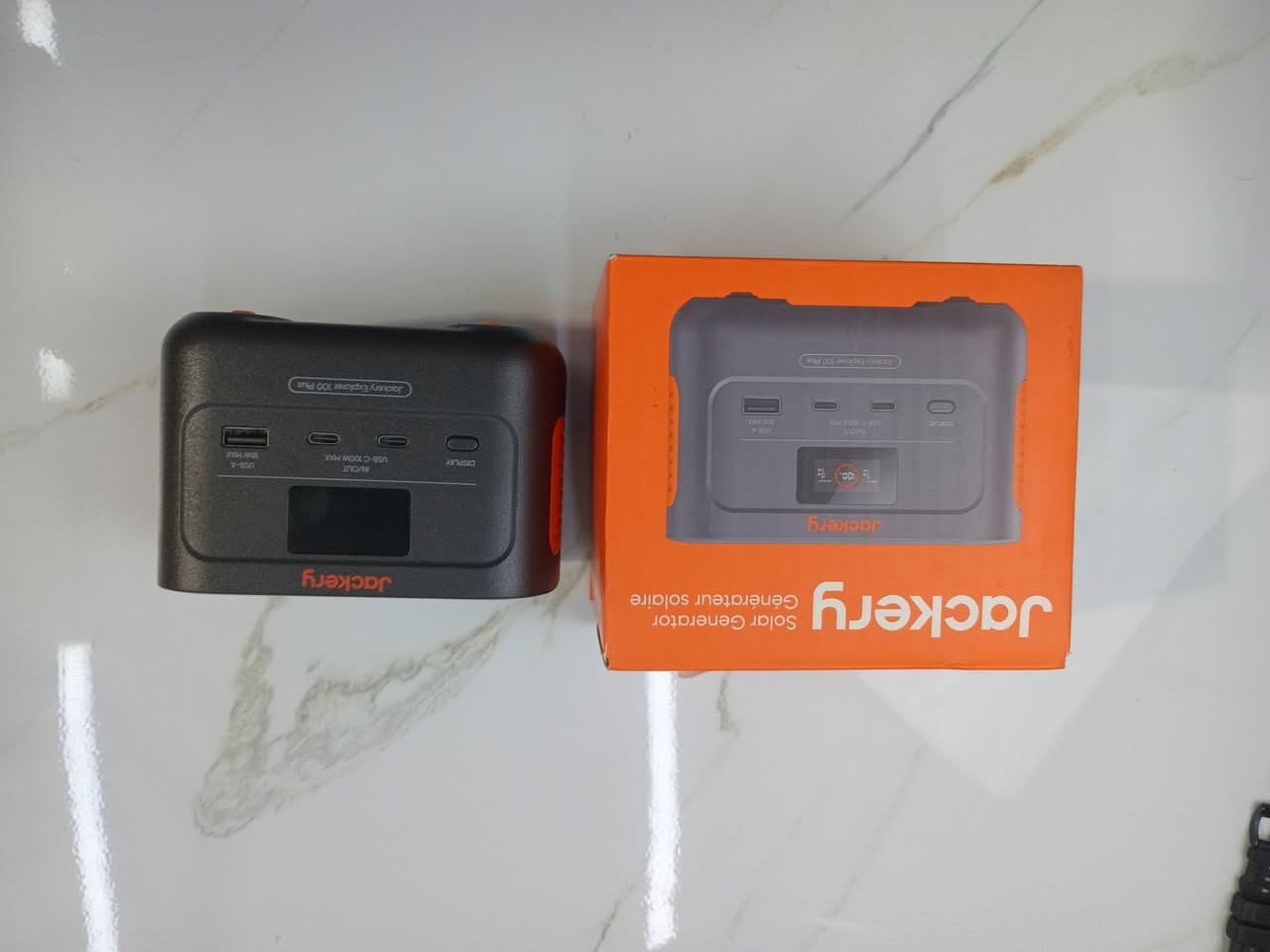 للبيع 🔋
محطة طاقة متنقلة من شركة Jackery
موديل: Explorer 100 Plus
مناسبة للشحن والسفر والكشتات ✨
حجم عملي وخفيف وسهل الحمل
تشحن الموبايل، السماعات، الأجهزة الصغيرة وغيرها
• شاشة عرض لنسبة البطارية
• منافذ USB و USB-C
• جودة ممتازة من Jackery
القطعة جديدة  🌟
للاستفسار مراسلة خاص ***********
