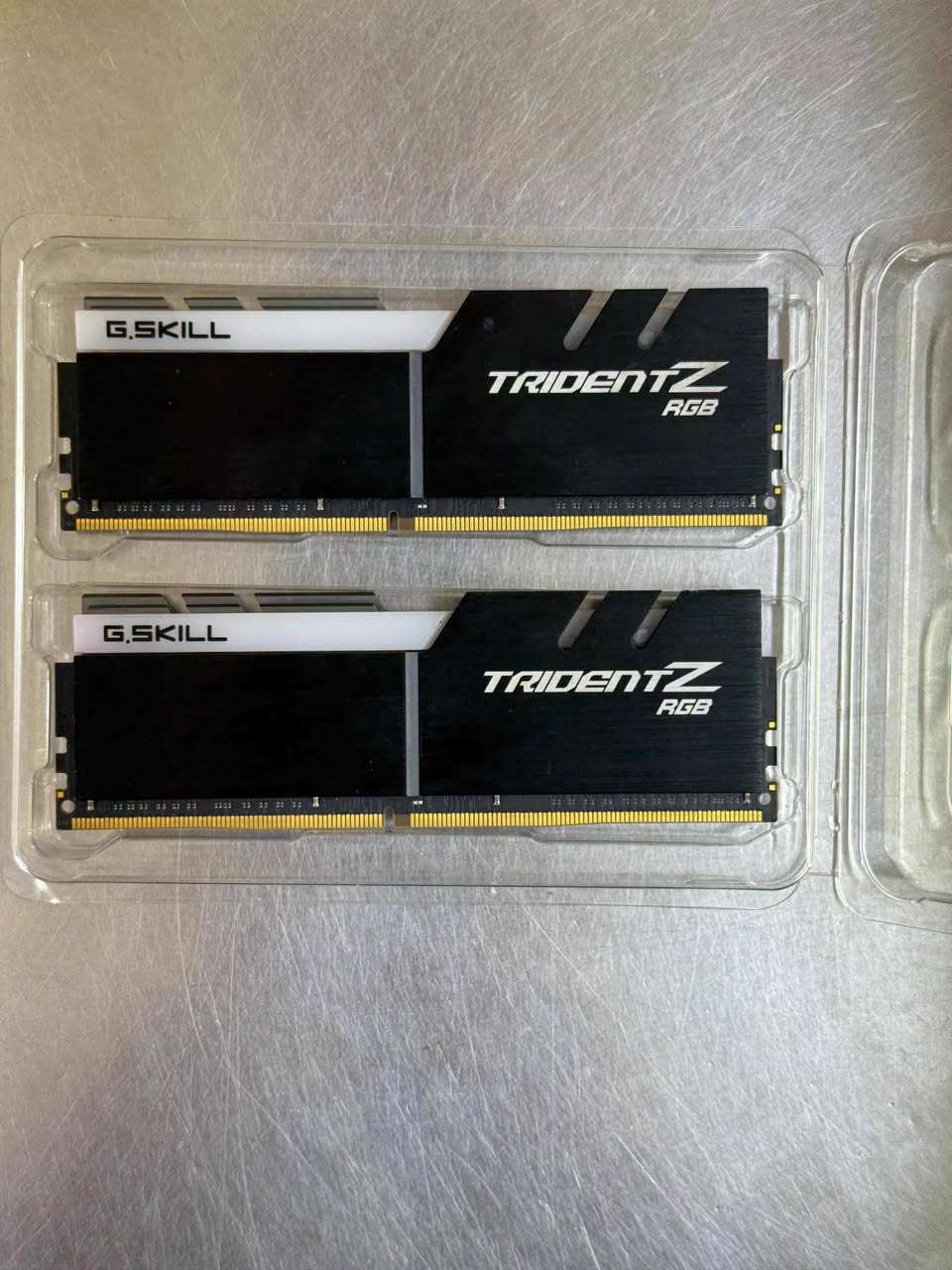 للبيع
الاسم:

G.SKILL Trident Z RGB

الموديل:

F4-3600C18D-32GTZR

المواصفات:

 • النوع: DDR4

 • السعة: 32GB (قطعتين كل وحدة 16GB)

 • السرعة: 3600MHz

 • التواقيت: CL18

 • تدعم XMP

 • إضاءة RGB

 • مناسبة لمنصات Intel و AMD DDR4

السعر 350 الف بي مجال بسيط جدا


**إذا كنت صاحب هذا الإعلان وتريد حذفه لأي سبب، رجاءا أرسل رسالة إلى الدعم الفني**