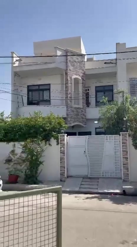 🏠 داران للبيع 
في حي  المزراع قرب جامع القادر
________________

المساحــــــة / ١٤٠ م #طابـــــو زهور 
الواجهـــــــــة // 7 والثاني ١٦٠ م الوجه ٨  

________________
🏗️🧱#الطابــــــــــــــق #الأرضـــــــــــــي
غرفـــــــــــة ٢   وصالـــــــــــة وهـــــــــــول ومطبــــــــخ حـــــــــار وبــــــــــارد ومجـمـــــــــع صحيــــــــات ... وكراج سيارة  

🏗️🧱#الطابــــــــــــــق #الثانــــــــــــــــي
 ٢ ...  غرفه نوم وهول واستقبال  وصحيات 

_____________________

#مكتـــــــــب
           🏗️🧱العباجي الاستثمارات العقاري  🧱🏗️
#الكائــــــــــن
  حي الزهور سيتدتي الجميله #مقابل جرزات كرم #أوالإتصال 
         *********** 📞☎️📞*********** 
                           ‏‪*********** 
_____________________________________________
