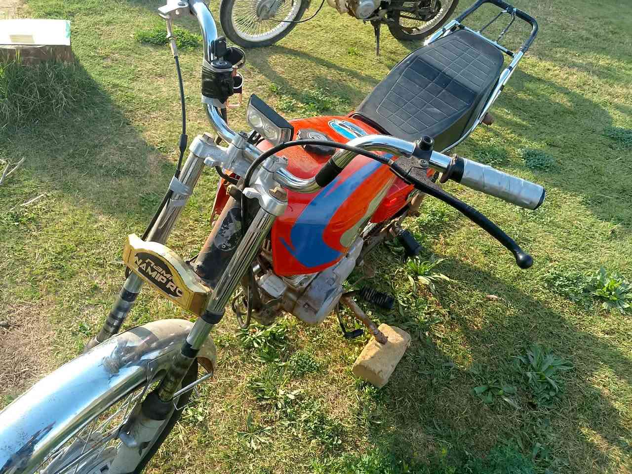 السلام عليكم دراجه للبيع رقم وسنويه موديل 16 اتصال ***********
