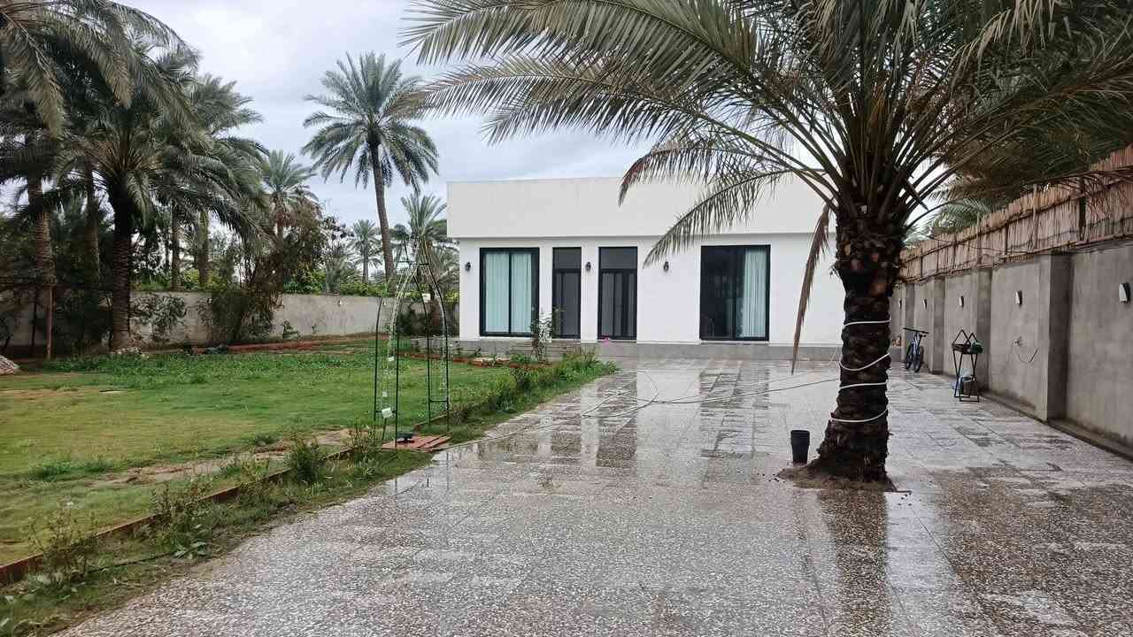 يا الله سلام عليكم البيع مساحة الف متر
طابو صرف حر
البناء غرفتين صاله مطبخ استقبال صحيات كراج
العنوان المدائن منطقة باوي 
خدمات كامله كهرباء تبليط ماء
الاستفسار اتصال برقم ***********
