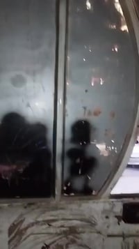 يتوفر لدينا شقه ارضيه الايجار غرفتين نوم او مطبخ السعر 400قفل الحريه ح...