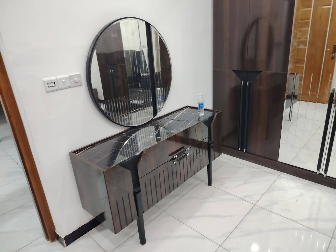 كيا حمل #نقل_اثاث و انواع الاغراض داخل وخارج بغداد ويوجد نجار غرف فتح وشد جميع انواع غرف النوم #_ملاحضه_يوجد_صيانه_غرف يوجد عمال متخصصين تفريغ و تحميل مع فتح و شد سبالت الاستفسار الاتصال على الرقم 

*********** متوفر واتس
