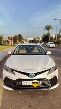 لبيع تويوتا كامري 2023 GLE هايبرد  محرك 2500 -  الوكيل: عبداللطيف جميل...