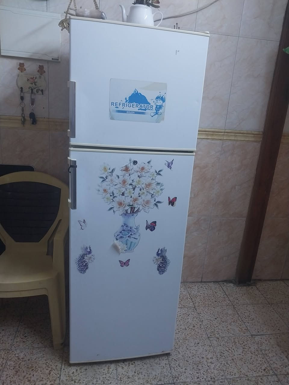 ثلاجه حجم كبير نضيفه تبريده ثلج بس الباب الجوه تبريده وسط سعره ١٢٥ بغداد للتواصل ***********
