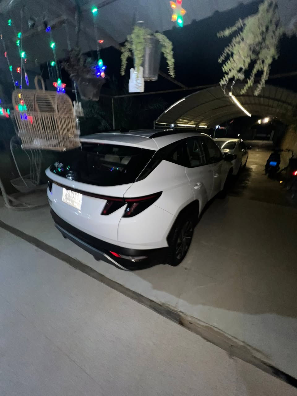سلام عليكم ورحمة الله وبركاته
🚗 للبيع 

Hyundai Tucson 2024 
هيونداي توسان موديل 2024

🌍 المدينة –  ديالى —دلى عباس 

•   🛣️  المسافة المقطوعة    - 70 الف كلم 
------------------------------------------------------------ 

💰 السعر:  212$ وبيها مجال 
✅ المواصفات : ماعده الفتحه 

🎨 اللون: أبيض
📍 الممشى:70,000كم
⛽ محرك 2.0 لتر بنزين
🔩 4 سلندر
⚙️ جير أوتوماتيك
🛞 دفع رباعي AWD
💿 جنوط 19 إنش
⭐ الحالة ممتازة جداً
✅ بدون حوادث
🌍 وارد خليجي
🛡️ مكفولة كفالة عامة

• شاشة لمس حديثة
• Apple CarPlay
• Android Auto
• بلوتوث
• كاميرا خلفية
• حساسات أمامية وخلفية
• تشغيل بصمة
• دخول ذكي (Smart Key)
• مثبت سرعة
• تحكم بالمقود
• شاشة معلومات متعددة
• مكيف أوتوماتيك
• مرايا كهربائية قابلة للطي
• إضاءة LED أمامية وخلفية
• فرامل ABS
• نظام الثبات الإلكتروني ESP
• نظام مانع الانزلاق
• مراقبة ضغط الإطارات TPMS
• وسائد هوائية متعددة
• منافذ USB وشحن للأجهزة
• مقاعد مريحة وعملية
•السياره تقريبه بيها بلـ20 حالوب مامبينات مطشرات على البنيد والمقاره والباب وجاملغ 

•رقم الهاتف لتواصل ***********
