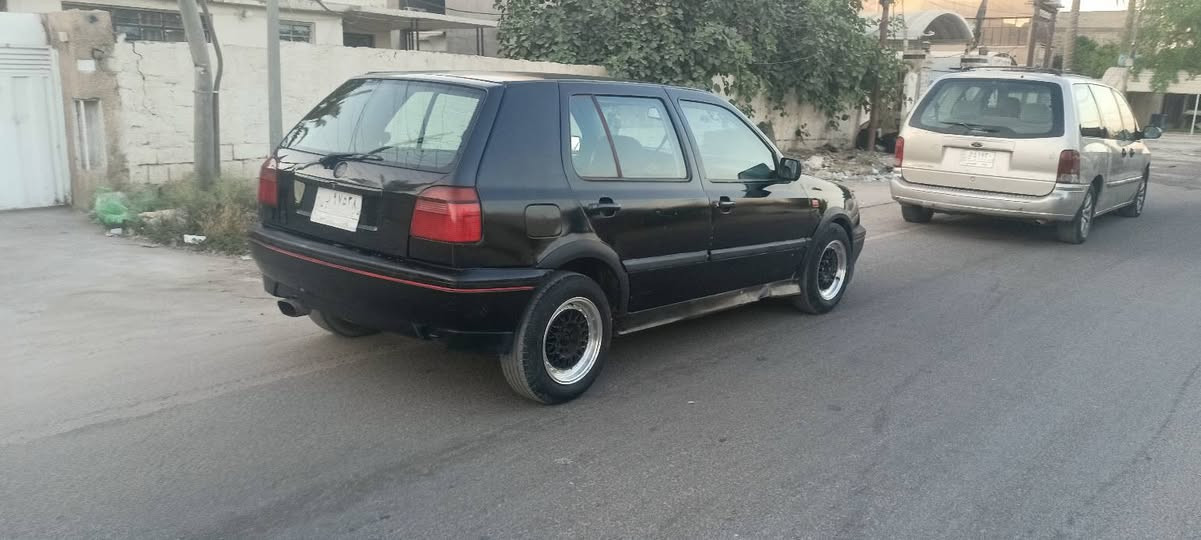السلام عليكم سيارتين للبيع الاولى كولف فنتو موديل 1993 كير أوتوماتيك كير ومكينة مكينة حجم 2000 مكفول تخم تاير جديد باتري جديد صدر نظيف تبريد ثلج دواخل بلادية كشنات بلادية السعر 32 ورقة فقط بيع تحويل مباشر 
فورد وندستار سبعة راكب كير أوتوماتيك موديل 2000 دواخل نظيفة كير مكينة افلون ياباني حجم المكينة 3000 بابين سلايد منظومة تبريد كاملة فان يشتغل بس عاطل التبريد ثلاث قطع السعر 35 وبيها مجال قليل فقط بيع مكاني بغداد الزعفرانية رقمي*********** و*********** فقط للبيع اي استفسار اتصل على الرقم الموجود غير متواجد بالفيس بغداد, العراق
