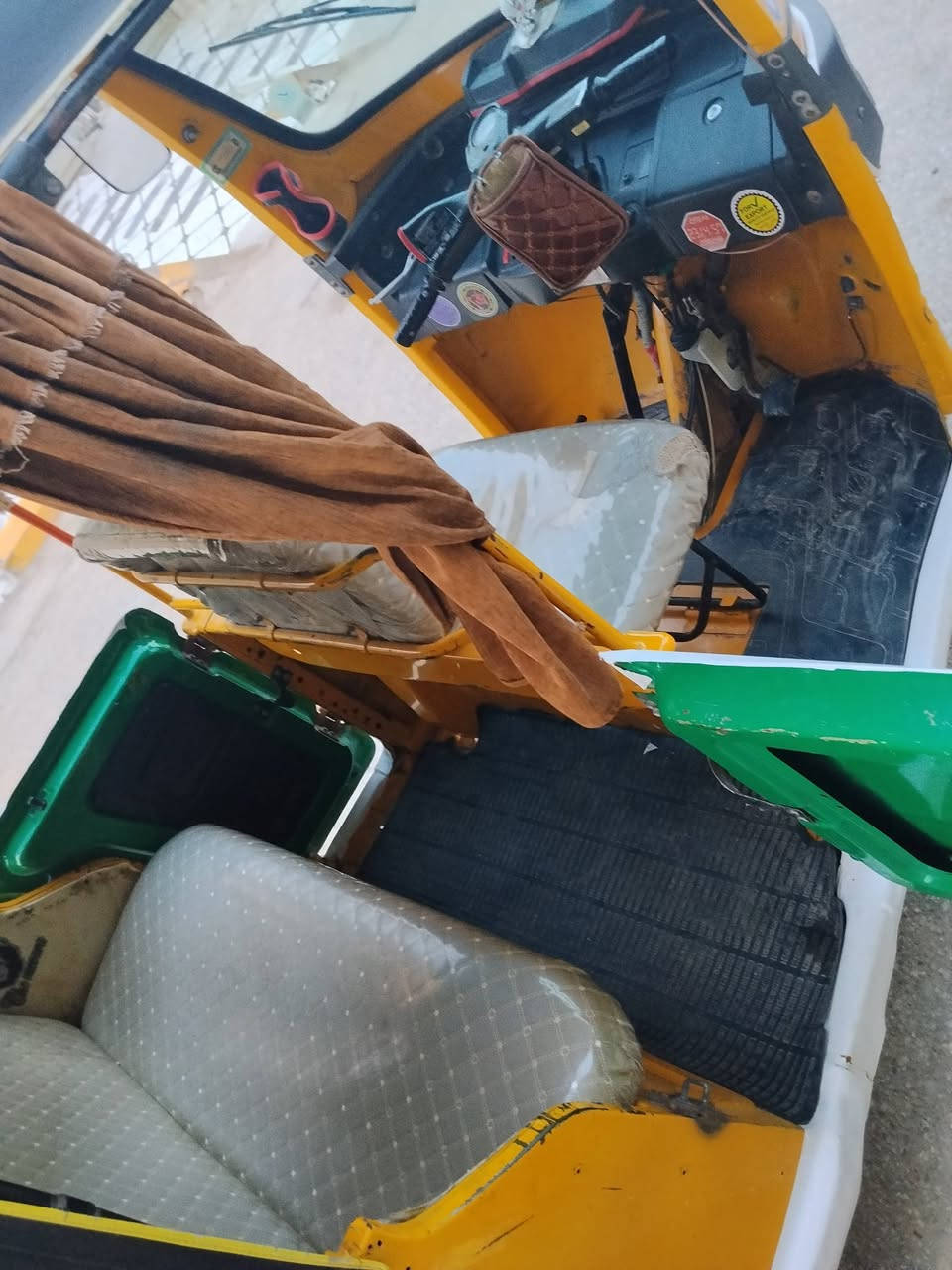 تفيس مديل 20طالعه بل 21دشبول وبيبان 21 مرقمه رقم
او سنويه تحويل مباشر ثاني يوم مفتوحه فقط بوش وبستم   
كهربائيات كلها شغاله تخم تاير جديد دبلات
 ومنضومه بريك جديده مكينه ناعمه خير من الله. 
التكتك جاهزه ربع ما تذب عليها. 
مكاني ناصريه مركز  سعرها 6 وبيها مجال قليل. 
الشراي يتصل 
***********
