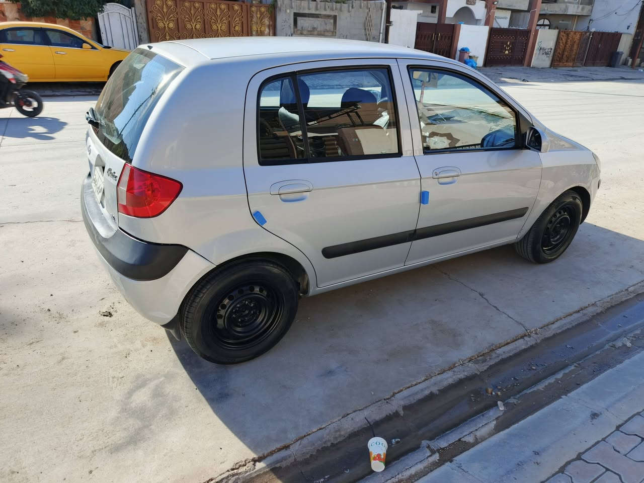 هونداي اكسنت جيتز للبيع رقم سليمانيه موديل 2008 محرك 16 كير اوتوماتيك  بدون ضرر بدون صبغ بيها بس قطعه واحد تعديل بارد سيارة جديدة كل شيء بالشرط بيها بطاقه بنزين سعر 66 ورقة هذا رقمي *********** مكان سيارة كركوك جير ومحرك بالشرط تخم تاير جديد صدر جديد بدون نقص برغي
