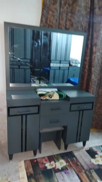 غرفة نوم عشر قطع البيع جديده بمعنئ الكلمه لاستفسار لاتصال بلرقم 078935...