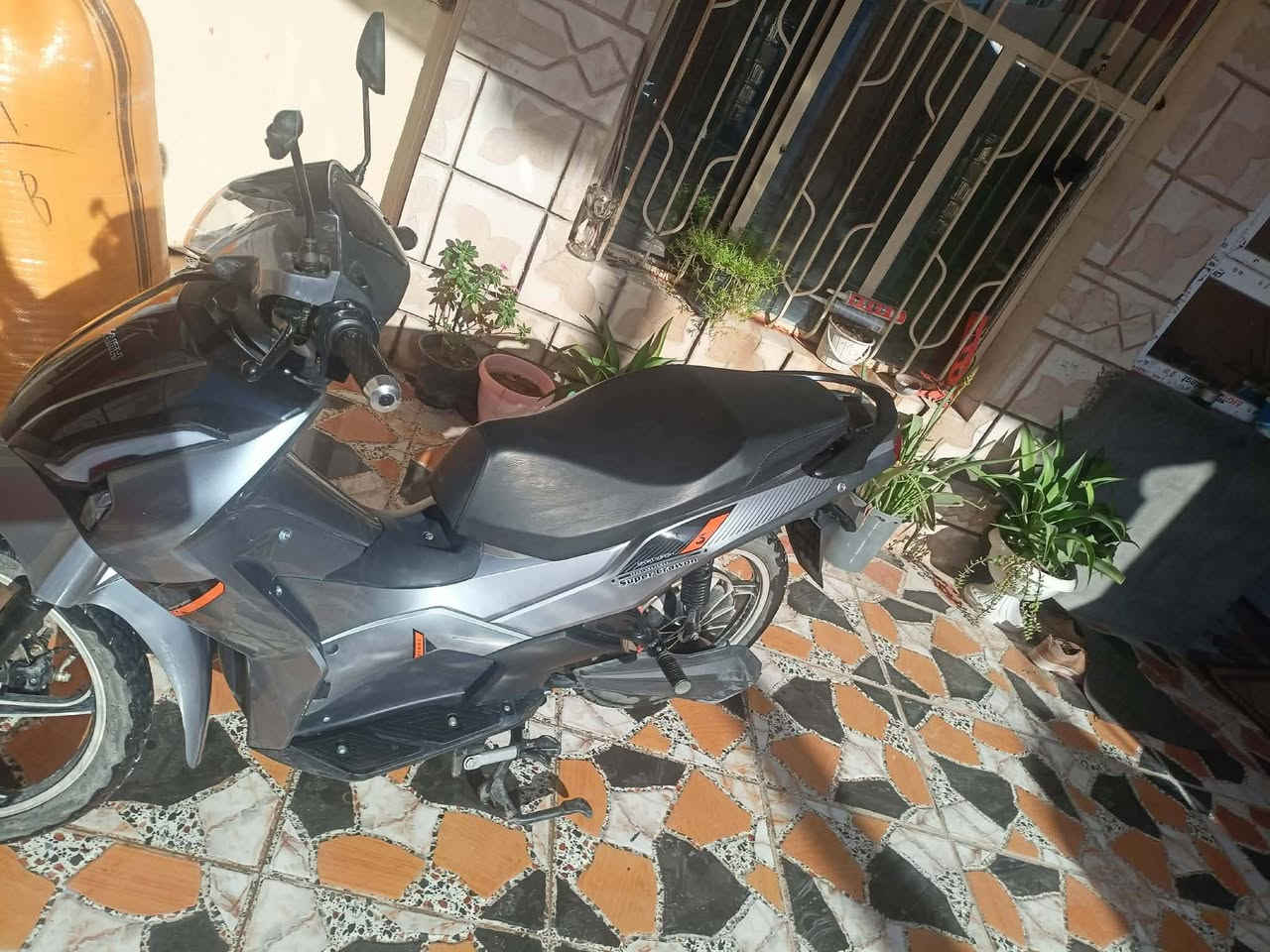 السلام عليكم ورحمه الله وبركاته 
دراجة شحن للبيع فول نظافه اخذتها قبل ٤ أشهر ما ماشيه هواي.السعر ٦٠٠ وبي مجال 

***********

***********
