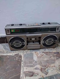 راديو مسجل • ٤ موجات • باب كاسيت ناقص